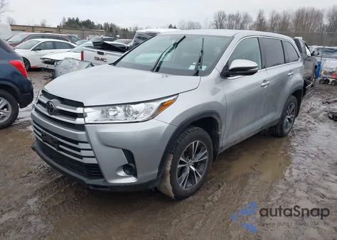 2019 Toyota Highlander Le z USA, uszkodzony, nr VIN 5TDBZRFH6KS734111